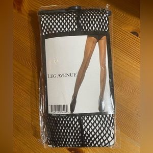 Fishnet Pantyhose w/ Backseam